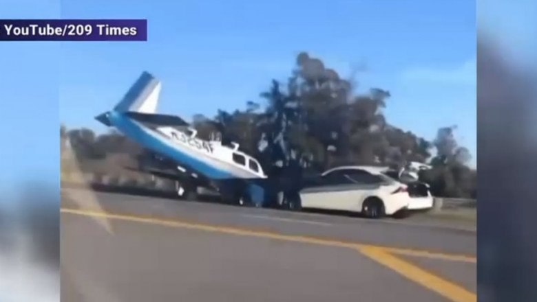 Accident între un avion şi o maşină, pe o autostradă din SUA. Imagini filmate de un alt şofer