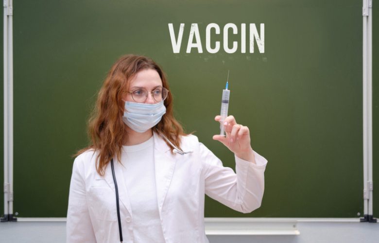 3.800 de cadre didactice imunizate în prima zi a campaniei de vaccinare pentru personalul din învăţământ