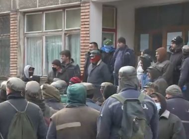 Proteste în Valea Jiului. Minerii refuză să iasă din subteran pentru că nu şi-au primit salariile. Când vor primi aceştia banii