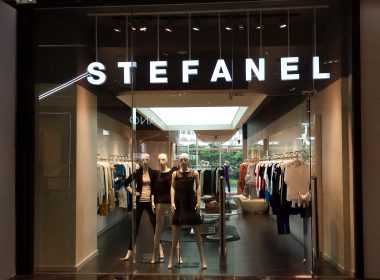 SURPRIZĂ Grupul italian de modă Stefanel, primul retailer străin venit pe piaţa românească, deschizător de drumuri pentru retailerii străini, închide toate magazinele din România