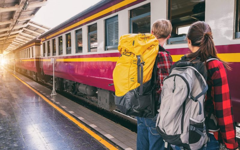 Ministrul Educaţiei susţine propunerea ca studenţii să primească 12 călătorii gratuite cu trenul