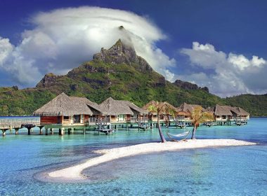 Tahiti s-a închis brusc, chiar în ziua în care era recomandată ca destinaţie sigură. Cel mai mare risc când faceţi acum o rezervare