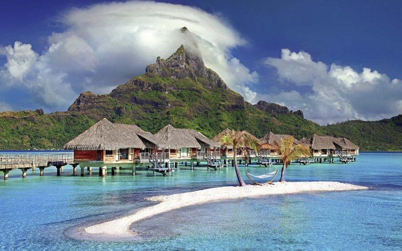 Tahiti s-a închis brusc, chiar în ziua în care era recomandată ca destinaţie sigură. Cel mai mare risc când faceţi acum o rezervare