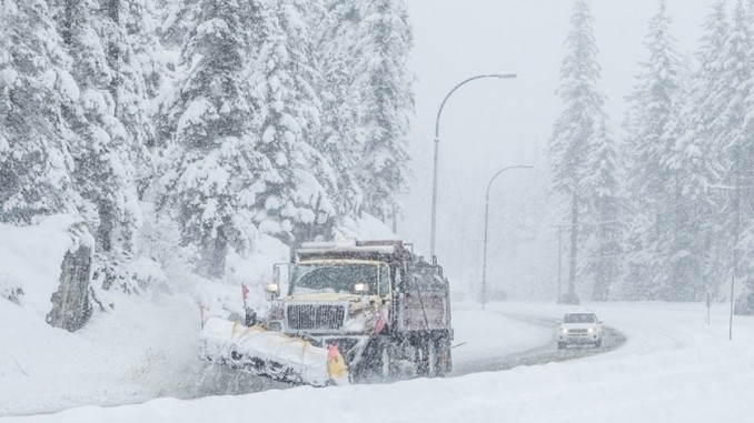 Iarna a revenit în forţă.  A nins în jumătate din ţară şi pe multe drumuri se circulă în condiţi de iarnă. Informaţii pe larg, astăzi, la Focus 18:00