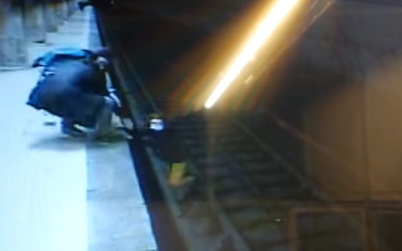 Cine e eroul cu tată faimos care a salvat-o ”într-o fracţiune de secundă” pe adolescenta cu depresie, la metroul din Bucureşti