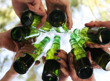 Studiu: Peste 80% dintre elevii români consumă alcool