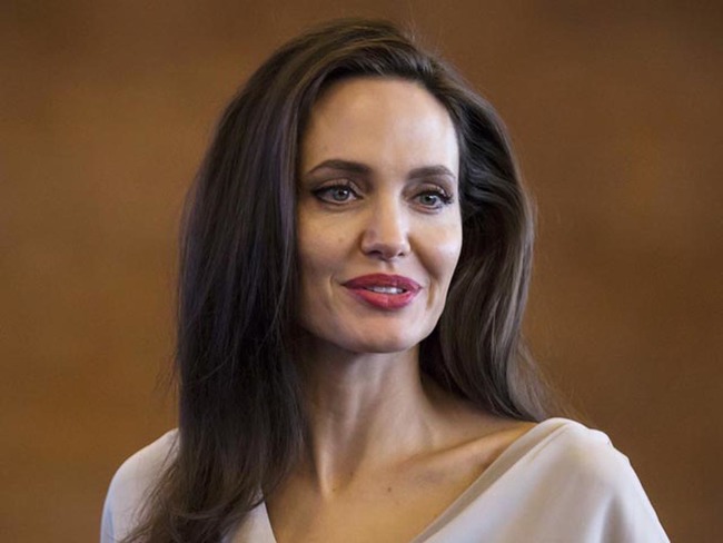 Interviu despre viaţa Angelinei Jolie