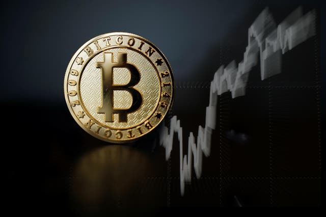 Bitcoin a pierdut 22% din valoare într-o singură zi