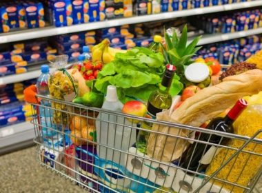 Ungaria obligă hipermarketurile străine să cedeze pentru acţiuni sociale alimentele care expiră în 48 de ore