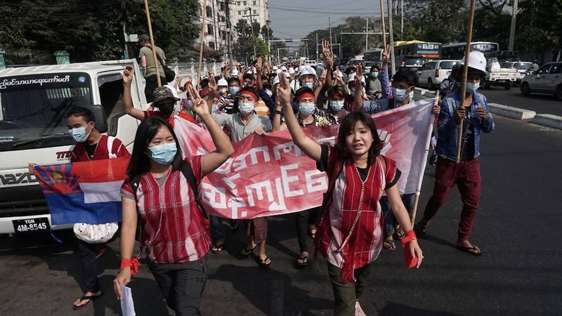 Protestele în Myanmar împotriva loviturii de stat se intensifică. "Vom continua până când vom obţine democraţia"