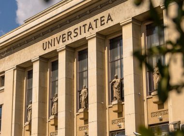 Decizie unică în istoria Facultăţii de Drept a Universităţii Bucureşti: Consiliul şi decanul propun exmatricularea a 45 de studenţi acuzaţi că au conlucrat în vederea fraudării unor examene din sesiunea de iarnă a anului I