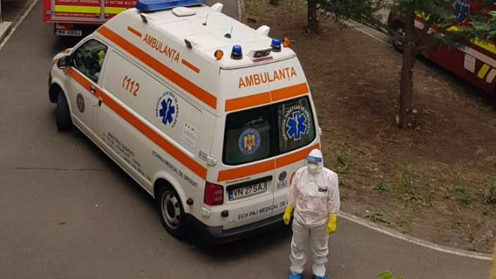 Caz absurd de Vaslui: un bolnav care locuieşte chiar lângă spital, dar era izolat în casă din cauza COVID, a aşteptat o ambulanţă 24 de ore