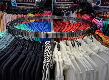 Valoarea hainelor nevândute, rămase în magazine şi depozite, a ajuns la cifra record de 160 de miliarde de euro