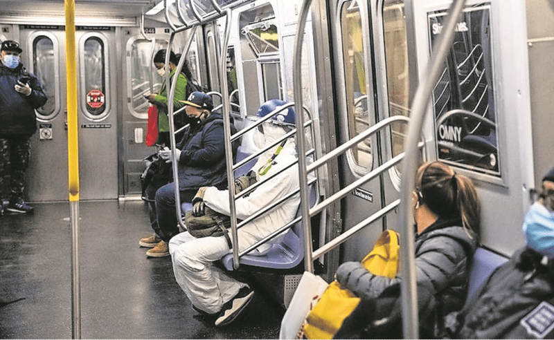 Metroul din New York utilizează voci de celebrităţi pentru a le cere călătorilor să fie precauţi în contextul pandemiei