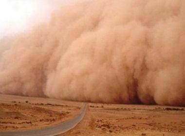 Norul de praf saharian ajunge şi în România, anunţă Ministerul Mediului