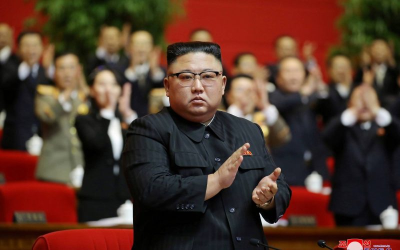 În Coreea de Nord, partidul a aprobat şi a dat la TV două clipuri noi, „glamour”, cu formaţia preferată a lui Kim Jong-un