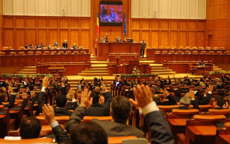 Parlamentul se reuneşte luni în prima sesiune ordinară din an. Prioritară este adoptarea bugetului de stat