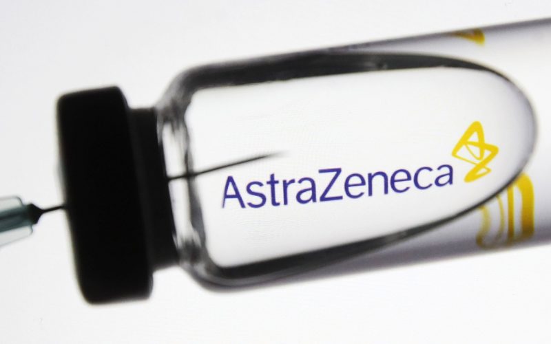 Premierul Franţei s-a vaccinat cu Astrazeneca