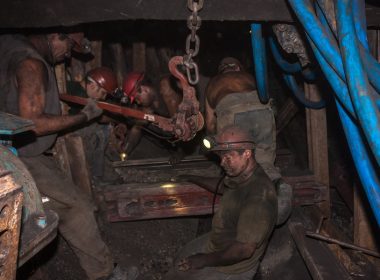Minerii refuză să iasă din subteran