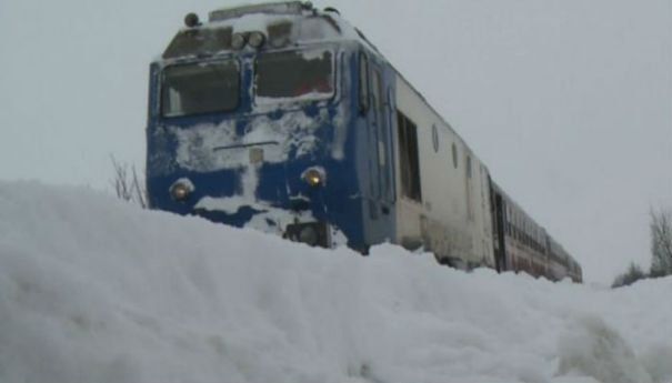 Circulaţie feroviară oprită în judeţul Olt, după ce trenul Craiova - Bucureşti s-a defectat