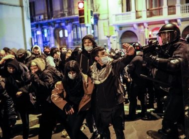 Barcelona: Violenţe în a cincea noapte de manifestaţii de susţinere a rapperului condamnat pentru elogierea terorismului şi calomnierea monarhiei