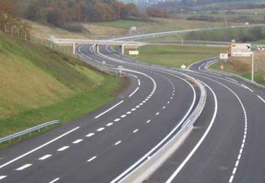 Cum trebuie să fie gândite autostrăzile de acum înainte, pentru a putea fi finanţate de UE. Explicaţiile comisarului Adina Vălean