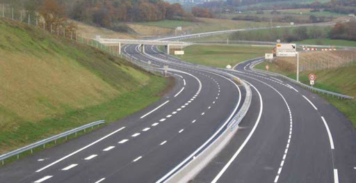 Cum trebuie să fie gândite autostrăzile de acum înainte, pentru a putea fi finanţate de UE. Explicaţiile comisarului Adina Vălean