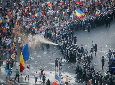 Protestatarii răniţi vor să dea România în judecată la Cedo