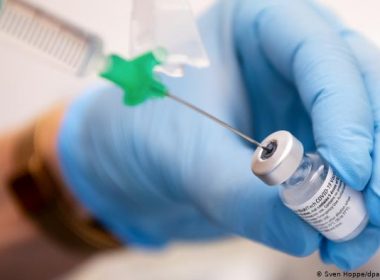 Românii se vor putea vaccina anti-COVID direct din maşină. Anunţul făcut de Valeriu Gheorghiţă