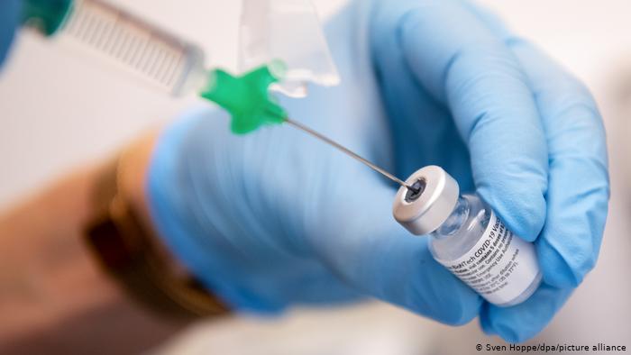 Românii se vor putea vaccina anti-COVID direct din maşină. Anunţul făcut de Valeriu Gheorghiţă