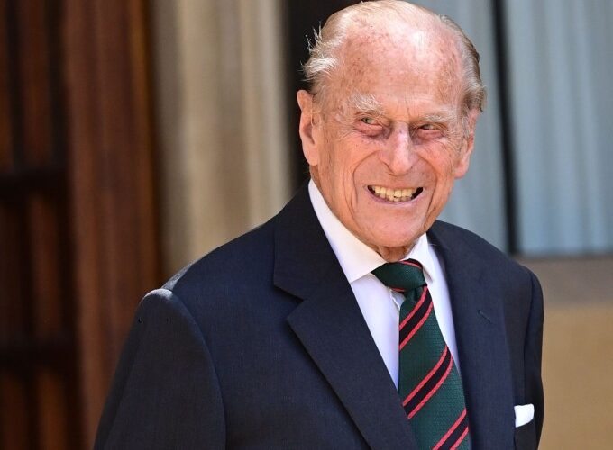 Prinţul Philip părăseşte spitalul după o intervenţie chirurgicală cardiacă