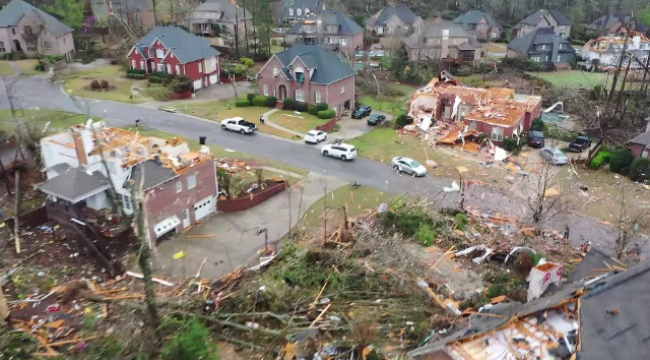 Statul american Alabama, lovit de 14 tornade. Cel puţin 5 oameni au murit