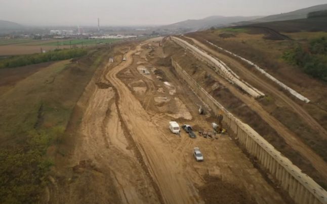 Probleme mari pe lotul 2 al autostrăzii Sebeş - Turda. Infiltraţiile apei pun în pericol proiectul