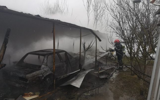 Incendiu în Breaza la un atelier auto în care sunt depozitate butelii
