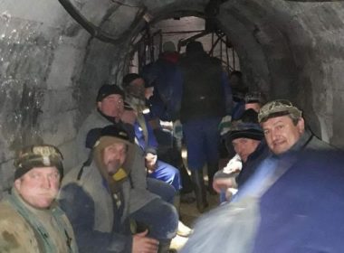 Angajaţii singurei mine de uraniu din România şi-au primit salariile, dar rămân blocaţi în subteran. Ce revendică
