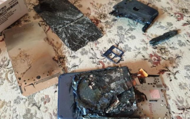 Unui bărbat din Baia Mare i-a explodat telefonul în timp ce naviga pe internet. Răspunsul în doi peri al companiei