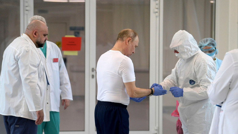Vladimir Putin se vaccinează mâine cu Sputnik V