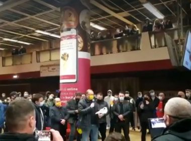 Sindicaliştii de la metrou au sărbătorit încheierea protestului pe peron, cu aplauze şi urale