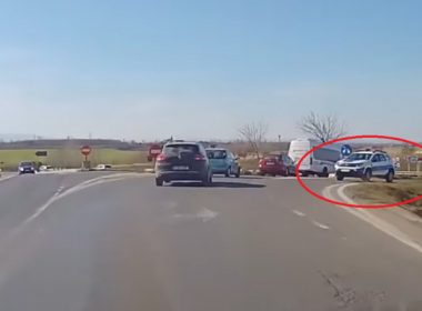 Maşină de Poliţie filmată în timp de circula pe contrasens. Ce a păţit şoferul