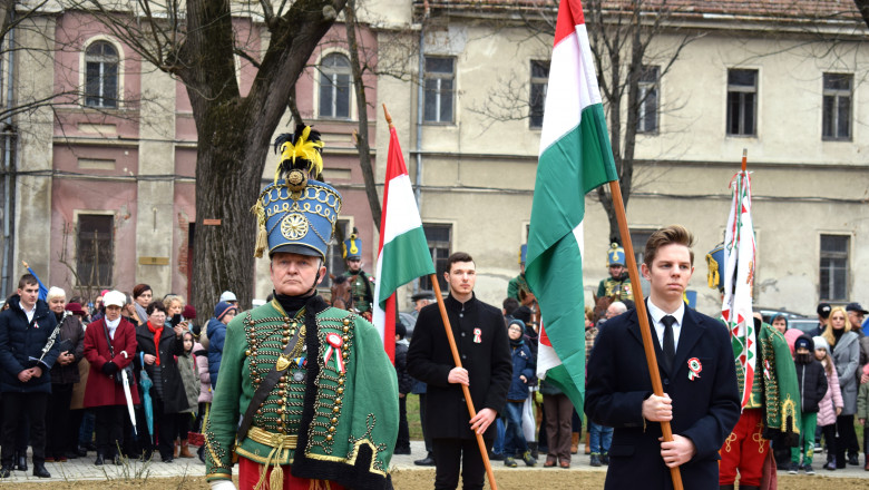 Primarul din Sfântu Gheorghe a fost amendat pentru că a pus în oraş steaguri cu roşu-alb-verde de Ziua Maghiarilor de Pretutindeni