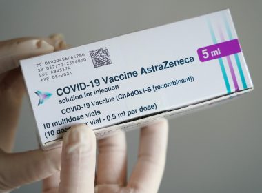 Universitatea Oxford a întrerupt studiul clinic pe copii şi adolescenţi pentru vaccinul AstraZeneca