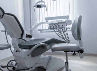 Lunga listă de grozăvii făcute de un stomatolog român acuzat de pacienţii săi şi condamnat în Franţa