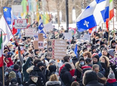 Manifestaţie la Montreal împotriva măsurilor de restricţie