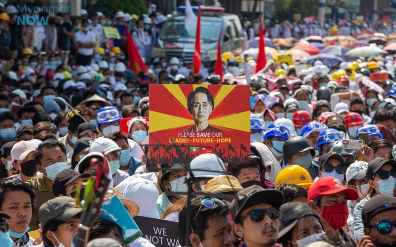 Manifestaţiile din Myanmar, tot mai violente. Cel puţin 38 de protestatari au fost ucişi duminică de poliţişti