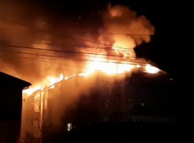 Incendiu la o casă din comuna Ruşeni. Proprietarii au făcut atac de panică