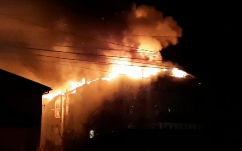 Incendiu la o casă din comuna Ruşeni. Proprietarii au făcut atac de panică