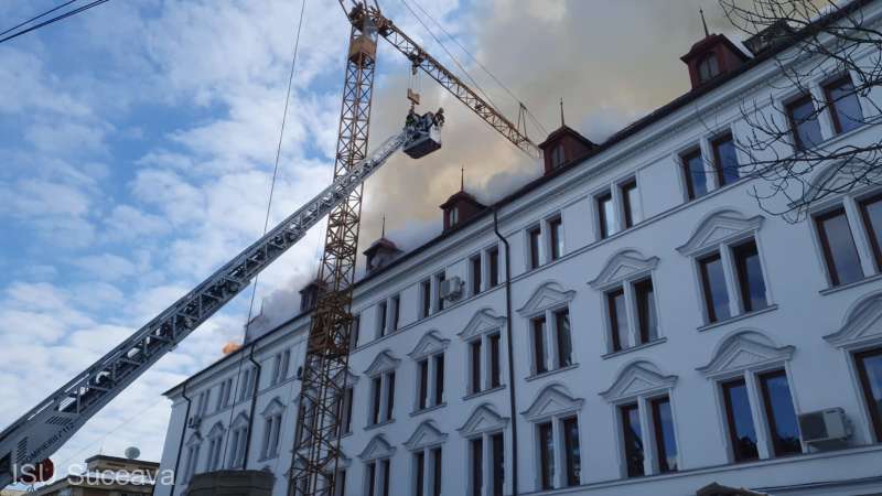 Incendiu la acoperişul clădirii Palatului Administrativ