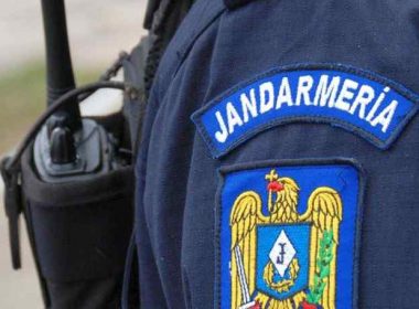 Jandarmii informează că au oprit un conflict spontan între suporterii UTA şi Dinamo