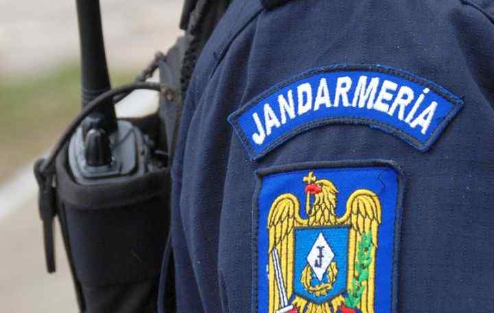 Jandarmii informează că au oprit un conflict spontan între suporterii UTA şi Dinamo