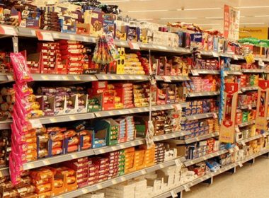 Obligaţia ca supermarketurile să vândă alimente locale, respinsă de Senatul ceh